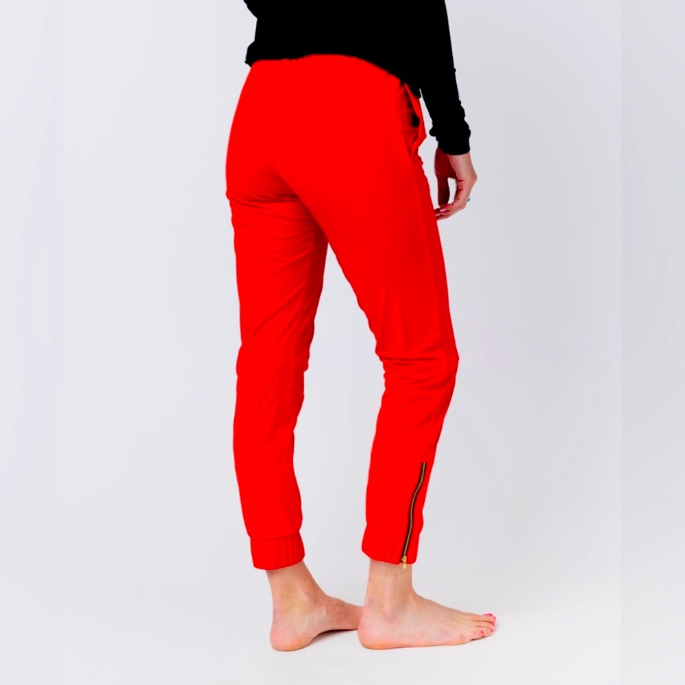 NWOT. ZYIA ACTIVE WEAR JOGGERS.